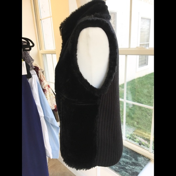 Cozy The Limited faux fur & suede reversible vest! - Picture 10 of 11